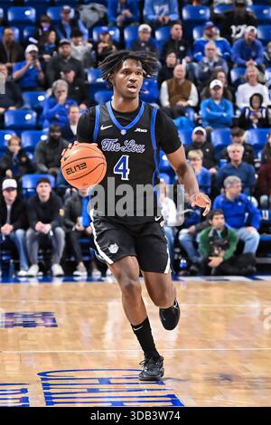 13. DEZEMBER 2025: Amari McCottry (4), der Garant von Saint Louis Billikens, dribbelt den Ball in einem regulären Saisonspiel, bei dem die San Francisco Dons die Saint Louis Billikens besuchten. Fand in der Chaifetz Arena in St. Louis, MO, am Samstag, 13. Dezember 2025 Richard Ulreich/CSM statt Stockfoto