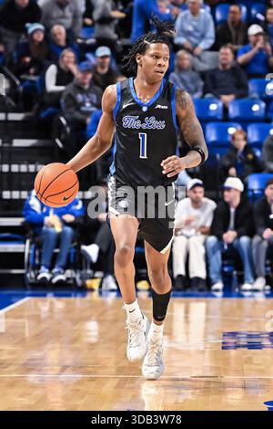 13. DEZEMBER 2025: Saint Louis Billikens Garant Quentin Jones (1) dribbelt den Ball in einem regulären Saisonspiel, bei dem die San Francisco Dons die Saint Louis Billikens besuchten. Fand in der Chaifetz Arena in St. Louis, MO, am Samstag, 13. Dezember 2025 Richard Ulreich/CSM statt Stockfoto