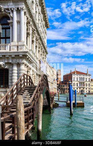 Palazzo Ca' Rezzonico, Campanille, Basílica de Santa María dei Frari, Palazzo Fondazione Masieri, Gran Canal, Venedig, Veneto, Italien, Europa Stockfoto