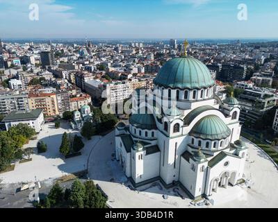 Luftaufnahme der serbisch-orthodoxen Kirche St. Sava mit der Stadt im Hintergrund, Belgrad, Serbien, Europa Stockfoto