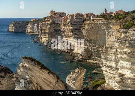 Bonifacio and the white cliffs of the steep coast, Corsica, France Stockfoto