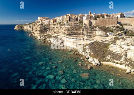 Bonifacio und die Klippen aus der Luft gesehen, Korsika, Frankreich Stockfoto