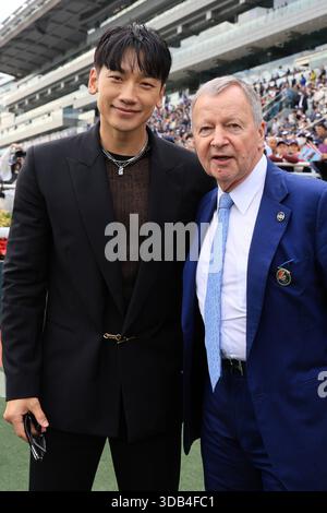 14.12.2025, Hong Kong, Hongkong, CHN - Porträt des koreanischen Sängers Rain Left und Winfried Engelbrecht-Bresges, CEO des Hong Kong Jockey Club. SHA Tin Rennbahn. Engelbrecht-Bresges, Saenger, Rain, Portrait, Portrait 251214D515HONGKONG.JPG *** 14 12 2025, Hong Kong, Hongkong, CHN Portrait des koreanischen Sängers Rain Left und Winfried Engelbrecht Bresges, CEO des Hong Kong Jockey Club Sha Tin Rennbahn Engelbrecht Bresges, Saenger, Rain, Portrait, Portraet 251214D515HONGKONG JPG Stockfoto