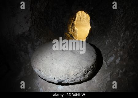 NEVSEHIR, TURKIYE - 09. AUGUST 2025: Unterirdische Stadt Derinkuyu in Derinkuyu Stadt Stockfoto