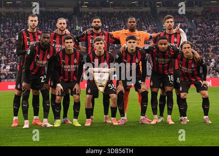 Mailand, Italien. Dezember 2025. Mailand tritt während des Fußballspiels der Serie A zwischen Mailand und Sassuolo im San Siro Stadion in Mailand (Norditalien) am Sonntag, den 14. Dezember 2025 auf. Sport - Fußball . (Foto: Marco Alpozzi/Lapresse) Credit: LaPresse/Alamy Live News Stockfoto