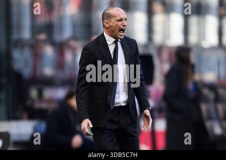 Mailand, Italien. Dezember 2025. Mailand, Italien. Dezember 2025. Massimiliano Allegri, Cheftrainer des AC Milan, reagiert während des Fußballspiels der Serie A zwischen AC Milan und US Sassuolo. Credit: Nicolò Campo/Alamy Live News Credit: Nicolò Campo/Alamy Live News Stockfoto