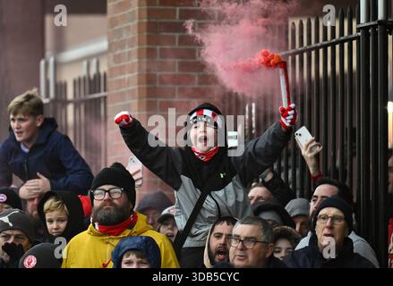 Sunderland, Großbritannien. Dezember 2025. Sunderland Fans beim Spiel der Premier League 2025/26 League zwischen Sunderland und Newcastle United FC im Stadium of Light am 14. Dezember 2025 in Sunderland, England. Quelle: SPP Sport Pressefoto. /Alamy Live News Stockfoto
