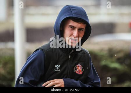 Sunderland, Großbritannien. Dezember 2025. Chris Rigg aus Sunderland kommt während des Premier League-Spiels Sunderland gegen Newcastle United am 14. Dezember 2025 im Stadion of Light, Sunderland, Vereinigtes Königreich (Foto: Alfie Cosgrove/News Images) *** GER AUT SUI OUT *** in Sunderland, Vereinigtes Königreich am 14. Dezember 2025. (Foto: Alfie Cosgrove/News Images/SIPA USA) Credit: SIPA USA/Alamy Live News Stockfoto