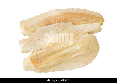 Gefrorener Fisch. Rohes Seehechtfilet auf weißem Hintergrund. Eisfisch. Bereit zum Kochen. Draufsicht. Stockfoto