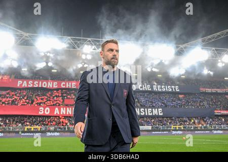 Genua, Italien. Dezember 2025. Trainer Daniele de Rossi während des Fußballspiels der Serie A zwischen Genua und Inter im Luigi Ferraris Stadion in Genua, Italien - Sonntag, den 14. Dezember 2025 GenoaÕs. Sport - Fußball . (Foto: Tano Pecoraro/Lapresse) Credit: LaPresse/Alamy Live News Stockfoto