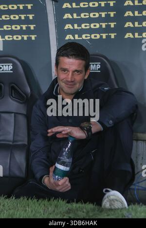 Genua, Italien. Dezember 2025. InterÕs-Cheftrainer Cristian Chivu während des Fußballspiels der Serie A zwischen Genua und Inter im Luigi Ferraris-Stadion in Genua, Italien - Sonntag, den 14. Dezember 2025. Sport - Fußball . (Foto: Tano Pecoraro/Lapresse) Credit: LaPresse/Alamy Live News Stockfoto