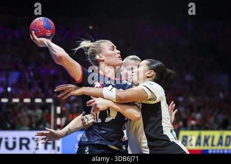 ROTTERDAM - Veronica Egebakken Kristiansen (NOR) im Einsatz beim Handball-WM-Finale zwischen Norwegen und Deutschland am 14. Dezember 2025 in Ahoy Rotterdam, Niederlande. ANP IRIS VAN DEN BROEK Stockfoto