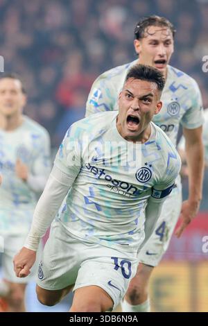 Genua, Italien. Dezember 2025. Inter's Lautaro Martinez feiert, nachdem er ein Tor für seine Mannschaft während des Fußballspiels der Serie A zwischen Genua und Inter im Luigi Ferraris Stadion in Genua, Italien, erzielte 2025. Sport - Fußball . (Foto: Tano Pecoraro/Lapresse) Credit: LaPresse/Alamy Live News Stockfoto