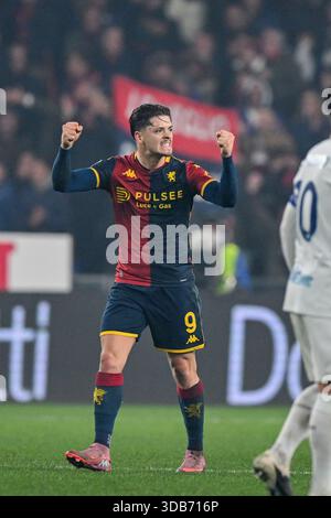 Genua, Italien. Dezember 2025. Vitinha feiert, nachdem er ein Tor für seine Mannschaft während des Fußballspiels der Serie A zwischen Genua und Inter im Luigi Ferraris Stadion in Genua, Italien, erzielte 2025. Sport - Fußball . (Foto: Tano Pecoraro/Lapresse) Credit: LaPresse/Alamy Live News Stockfoto