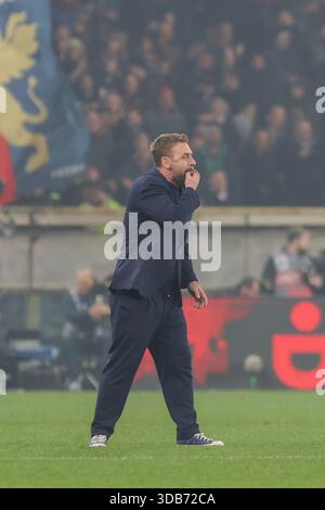 Genua, Italien. Dezember 2025. Trainer Daniele de Rossi während des Fußballspiels der Serie A zwischen Genua und Inter im Luigi Ferraris Stadion in Genua, Italien - Sonntag, den 14. Dezember 2025 GenoaÕs. Sport - Fußball . (Foto: Tano Pecoraro/Lapresse) Credit: LaPresse/Alamy Live News Stockfoto