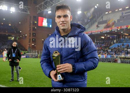 Genua, Italien. Dezember 2025. Inter's Lautaro Martinez ist Panini-Spieler nach dem Fußballspiel der Serie A zwischen Genua und Inter im Luigi Ferraris Stadion in Genua, Italien - Sonntag, den 14. Dezember 2025. Sport - Fußball . (Foto: Tano Pecoraro/Lapresse) Credit: LaPresse/Alamy Live News Stockfoto