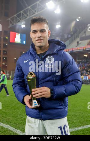 Genua, Italien. Dezember 2025. Inter's Lautaro Martinez ist Panini-Spieler nach dem Fußballspiel der Serie A zwischen Genua und Inter im Luigi Ferraris Stadion in Genua, Italien - Sonntag, den 14. Dezember 2025. Sport - Fußball . (Foto: Tano Pecoraro/Lapresse) Credit: LaPresse/Alamy Live News Stockfoto