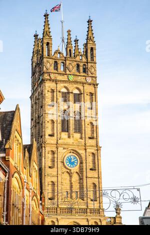 Der Collegiate Church Tower of St Mary ist eine Pfarrkirche der Church of England in Warwick, Warwickshire. Stockfoto