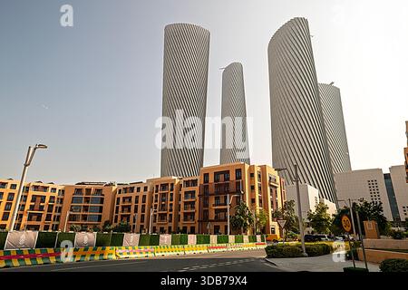 Lusail, Qatar, 12, 12, 2025, Lusail Plaza Towers, ein Set von vier Bürotürmen auf dem Al Sa'ad Plaza Stockfoto