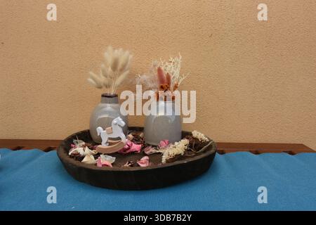 Zeigen Sie Objekte, die die Ecken des Hauses verschönern Stockfoto