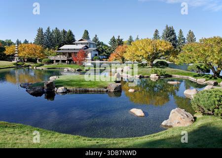 Nikka Yuko Japanischer Garten Teich und Teepavillon im Herbst Stockfoto