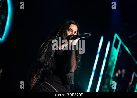 Evanescence - Amy Lee tritt 2025 während der KROQ fast Acoustic Christmas im Kia Forum am 13. Dezember 2025 in Inglewood, Kalifornien auf. Foto: Boston Schulz/imageSPACE/MediaPunch Stockfoto