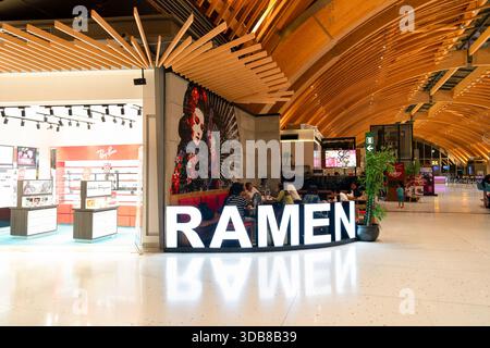 Lapu-Lapu, Philippinen - 07. Mai 2025: Innenaufnahme des Luftseitenbereichs im Mactan-Cebu International Airport. Stockfoto
