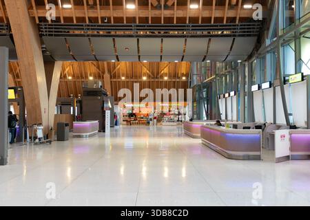 Lapu-Lapu, Philippinen - 07. Mai 2025: Innenaufnahme der Abflugebene am Mactan-Cebu International Airport. Stockfoto
