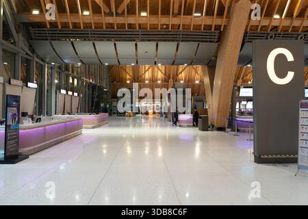 Lapu-Lapu, Philippinen - 07. Mai 2025: Innenaufnahme der Abflugebene am Mactan-Cebu International Airport. Stockfoto