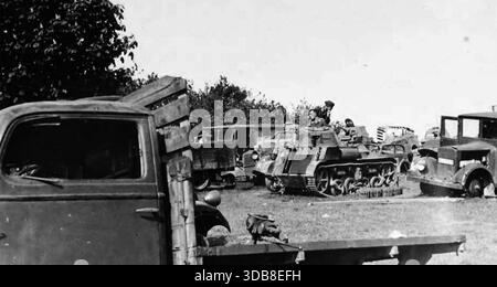 Der Renault AMR-33 (die AMR-Deignation deutet darauf hin, dass es sich um ein Aufklärungsfahrzeug im Vergleich zum AMC-Kampfnamen handelte) war ein leichter Panzer zwischen den Kriegen. Insgesamt wurden 123 gebaut und obwohl es schnell war, war es unzuverlässig. Im 2. Weltkrieg wurden 75% der Flotte in der ersten Woche der deutschen Invasion verloren. Dieses Bild zeigt einen zerstörten AMR-33 in einem Schrottplatz. Stockfoto