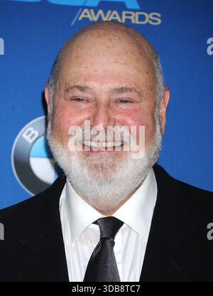 DATEI: Los Angeles, USA. Dezember 2025. Schauspieler und Regisseur Rob reiner, 78, und seine Frau 36 Michele Singer reiner, 68, wurden am 14. Dezember 2025 in ihrem Haus in Brentwood, Kalifornien, erstochen. 25. Januar 2014 Los Angeles, CA. Rob reiner der 66. Annual Directors Guild of America Awards im Hyatt Regency Century Plaza © Tammie Arroyo/AFF-USA.com Credit: AFF/Alamy Live News Stockfoto