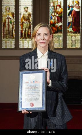 ÜBERPRÜFUNG DER PA FÜR DAS JAHR 2025. Aktenfoto vom 28.11.25: Schauspielerin Cate Blanchett, nachdem sie in der Old Library in der Guildhall in London die Freiheit der Stadt London in Anerkennung ihres herausragenden Beitrags zum Drama und ihrer Kampagnen zu humanitären und globalen Umweltthemen erhalten hatte. Ausgabedatum: Montag, 15. Dezember 2025. Stockfoto