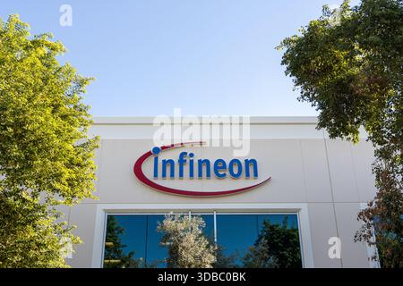 Chandler, AZ – 24. November 2025: Infineon Technologies AG produziert und entwickelt Halbleiterprodukte für die Automobilindustrie, umweltfreundliche industrielle Energie, Leistungsmessung Stockfoto