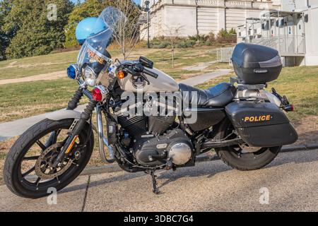 Washington, DC., USA, 10. Februar 2023: Nahaufnahme eines Polizeimotorrads. Stockfoto