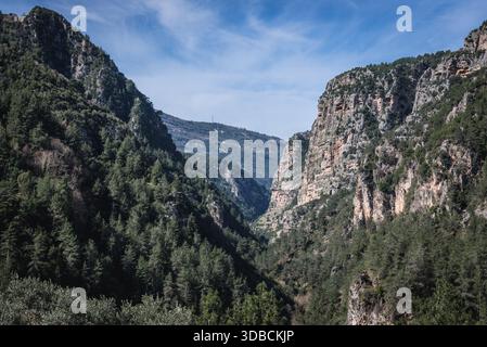 Berge im Jabal Moussa Naturpark im Libanon, Blick vom Anfang des Chouwan Lake Trail Stockfoto