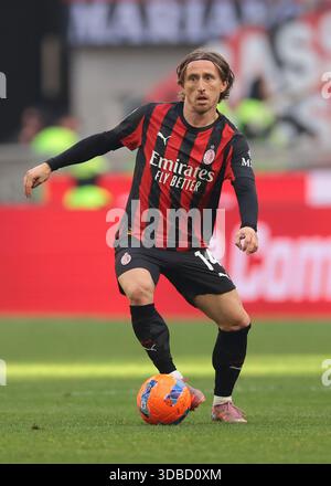 Mailand, Italien. Dezember 2025. Luka Modric vom AC Milan während des Spiels AC Milan gegen Sassuolo Serie A in Giuseppe Meazza, Mailand. Der Bildnachweis sollte lauten: Jonathan Moscrop/Sportimage Credit: Sportimage Ltd/Alamy Live News Stockfoto