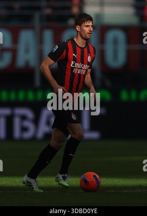Mailand, Italien. Dezember 2025. Matteo Gabbia vom AC Milan während des Spiels AC Milan gegen Sassuolo Serie A in Giuseppe Meazza, Mailand. Der Bildnachweis sollte lauten: Jonathan Moscrop/Sportimage Credit: Sportimage Ltd/Alamy Live News Stockfoto