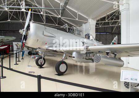 Sintra, Portugal - 26. September 2025. Avión de Combat Clásico North American T-6 Texan de la Fuerza Aérea Portuguesa expuesto en el Museo do AR de S Stockfoto