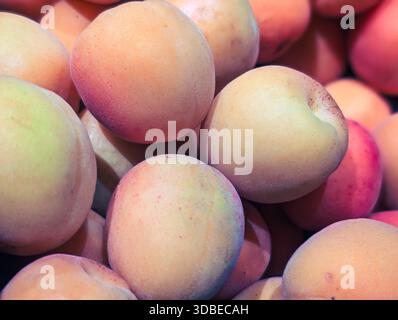 Helle und saftige rote Pfirsiche Stockfoto