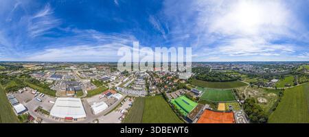 Augsburg – ein Blick aus der Vogelperspektive auf die Wohn- und Gewerbegebiete im nördlichen Oberhausener Stadtteil Stockfoto