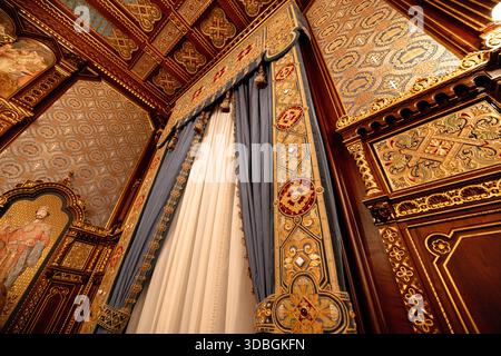 St. Stephanssaal (Szent István-terem), ein rekonstruierter zeremonieller Innenraum im Schloss Buda in Budapest, Ungarn. Stockfoto