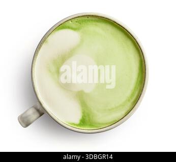 Tasse hausgemachter Matcha Latte isoliert auf weißem Hintergrund, Blick von oben Stockfoto
