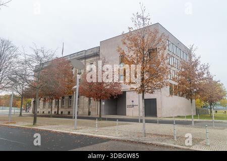 Berlin - 2. November 2025: Schweizer Botschaft in Berlin. Stockfoto
