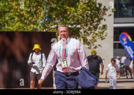 17. Dezember 2025 der ehemalige australische Cricketspieler Glenn McGrath am ersten Tag des Ashes Christmas Tests bei den Adelaide Oval Amer Ghazzal/Alamy Live News Stockfoto