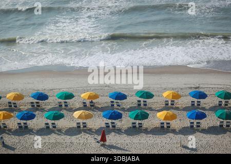 North Myrtle Beach, am Meer und Sonnenschirme Stockfoto
