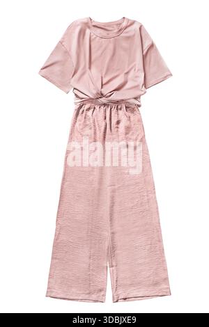 Pastellrosa gebundenes T-Shirt und palazzo-Hosen isoliert über weiß Stockfoto
