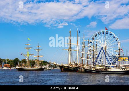 Segelschiffe auf der Warnow während der Hanse Sail in Rostock. Stockfoto