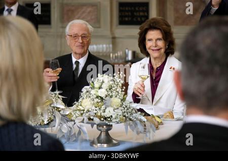 Herzog Franz von Bayern und Königin Silvia von Schweden beim Mittagessen nach der Verleihung der Bayerischen Staatsmedaille für soziale Verdienste an Königin Silvia von Schweden in der Residenz. München, 17.12.2025 Stockfoto