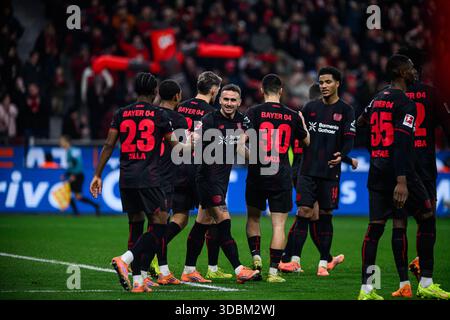 LEVERKUSEN, DEUTSCHLAND - 13. DEZEMBER 2025: - Bundesliga-Match Bayer 04 Leverkusen gegen 1.FC Köln in der BayArena. Stockfoto
