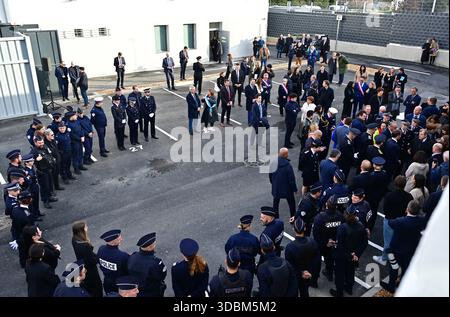 Marseille, Frankreich. Dezember 2025. Der Präsident der Französischen Republik, E. Macron, wird am 16. Dezember 2025 die Polizeistation für das 13. Und 14. Arrondissement von Marseille einweihen. Foto: Christian Liewig/Pool/ABACAPRESS.COM Credit: Abaca Press/Alamy Live News Stockfoto